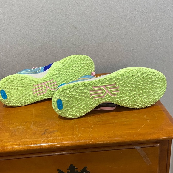 Size 16 Men’s Nike Kyrie 4 Low Sue Fresh - Picture 4 of 4